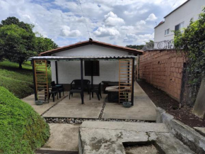 Casita familiar de campo condina